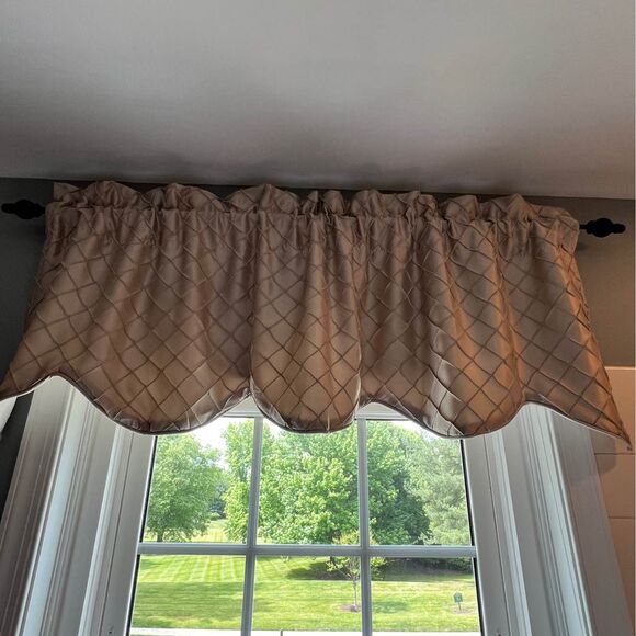 Bella Pin Tuck Diamond Window Valance in Linen - NWT - Picture 6 of 6